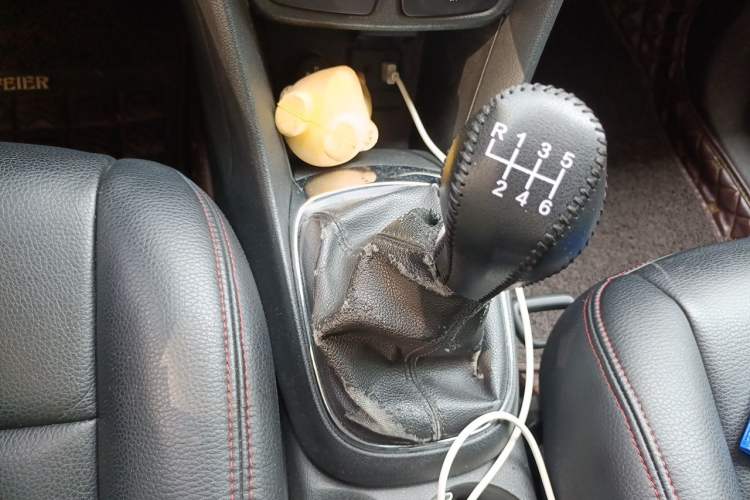 Used Buick Encore 2015 1.4T Manual Two-Wheel Drive Urban Advanced Model Gear Lever