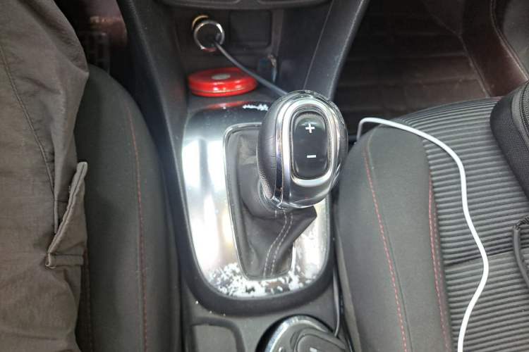 Used Buick Encore 2015 1.4T Automatic Two-Wheel Drive Urban Elite Version Gear Lever