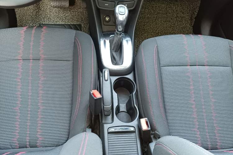 Used Buick Encore 2015 1.4T Automatic Two-Wheel Drive Urban Elite Version Gear Lever
