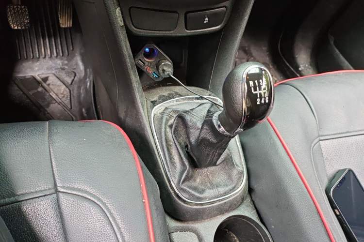 Used Buick Encore 2015 1.4T Manual Two-Wheel Drive Urban Advanced Model Gear Lever