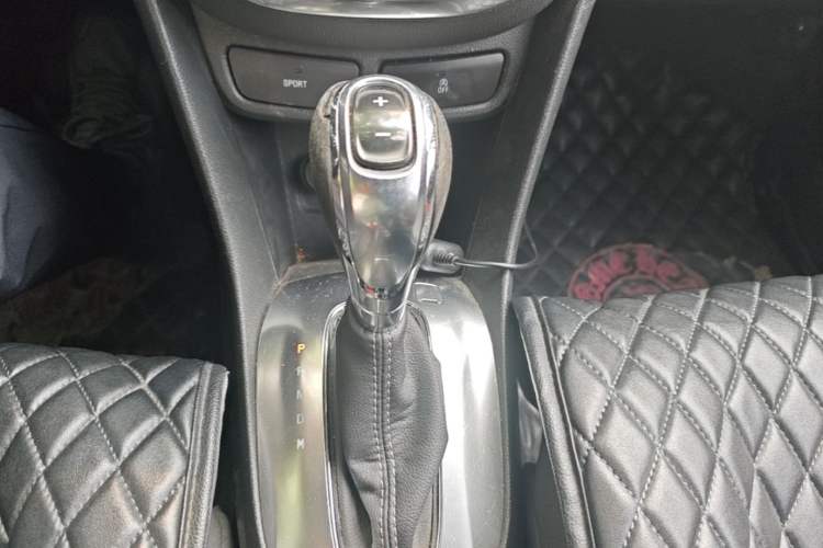 Used Buick Encore 2015 1.4T Automatic Two-Wheel Drive Urban Elite Version Gear Lever
