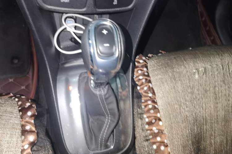 Used Buick Encore 2015 1.4T Automatic Two-Wheel Drive Urban Elite Version Gear Lever