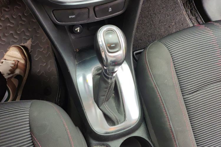 Used Buick Encore 2015 1.4T Automatic Two-Wheel Drive Urban Elite Version Gear Lever