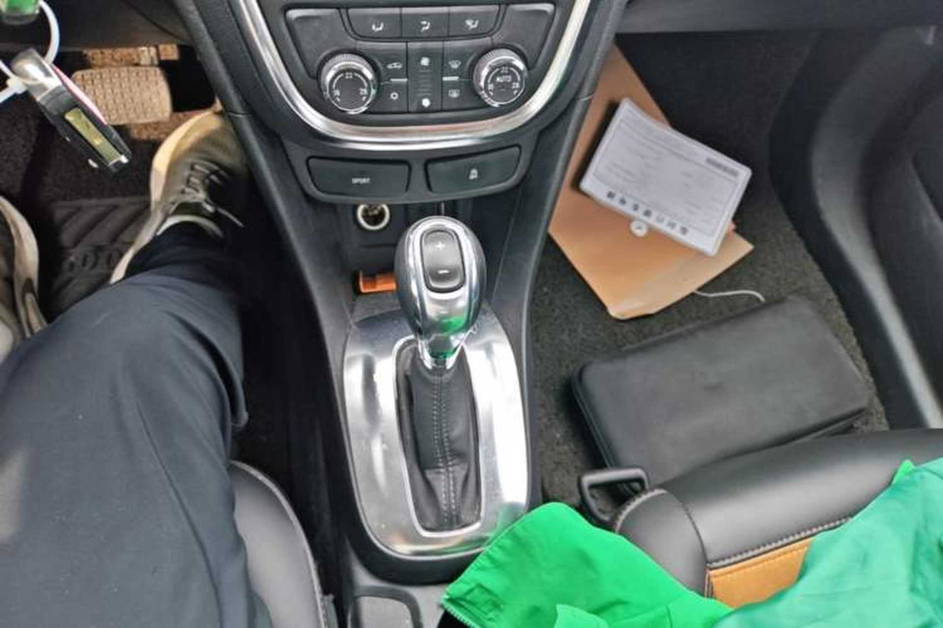 Used Buick Encore 2015 1.4T Automatic Two-Wheel Drive Urban Leading Model Gear Lever
