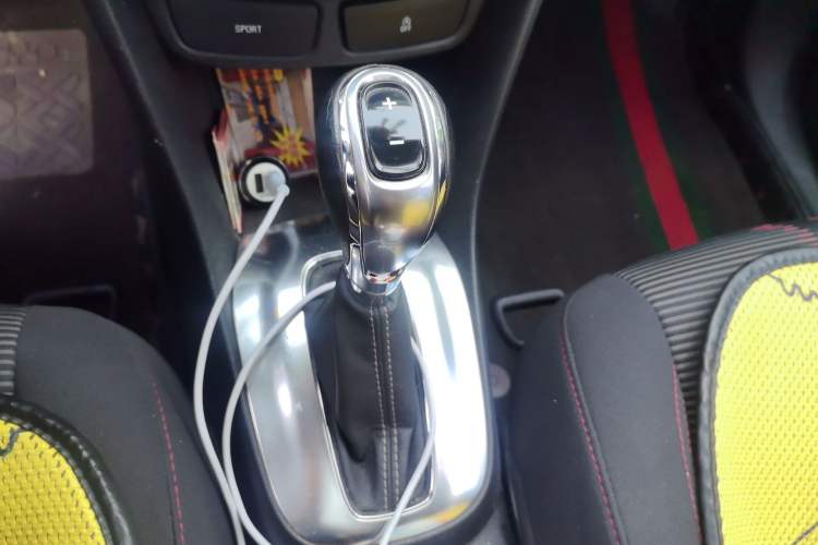 Used Buick Encore 2015 1.4T Automatic Two-Wheel Drive Urban Elite Version Gear Lever