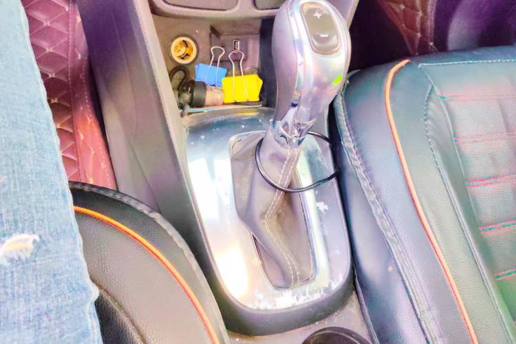 Used Buick Encore 2015 1.4T Automatic Two-Wheel Drive Urban Elite Version Gear Lever