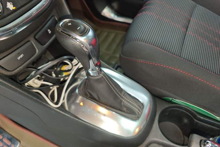Used Buick Encore 2015 1.4T Automatic Two-Wheel Drive Urban Elite Version Gear Lever