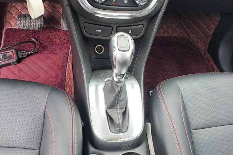 Used Buick Encore 2015 1.4T Automatic Two-Wheel Drive Urban Elite Version Gear Lever