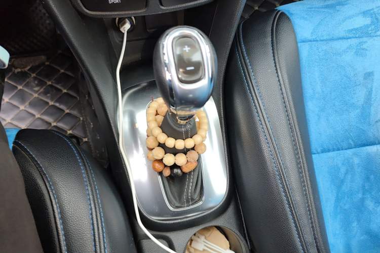 Used Buick Encore 2015 1.4T Automatic Two-Wheel Drive Urban Elite Version Gear Lever