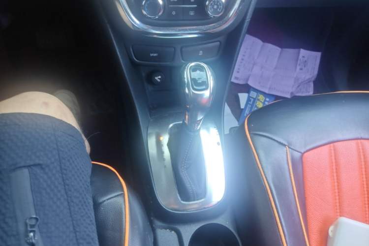 Used Buick Encore 2015 1.4T Automatic Two-Wheel Drive Urban Elite Version Gear Lever