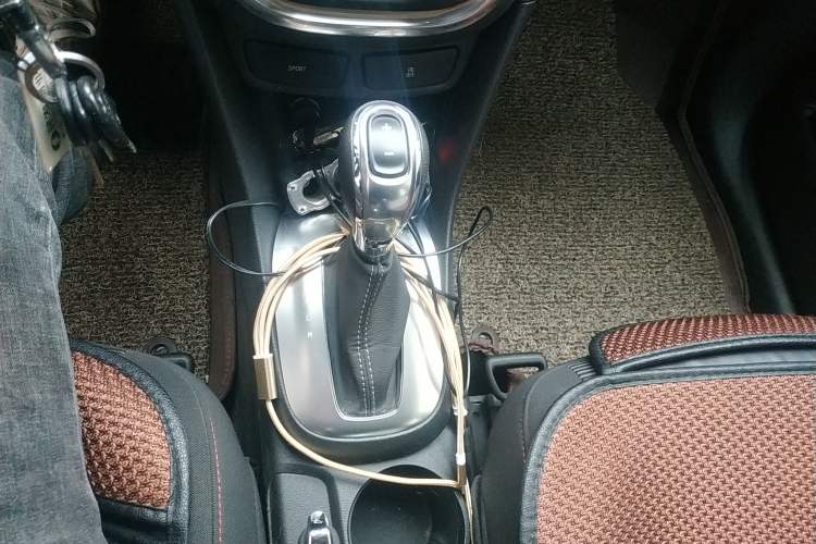 Used Buick Encore 2015 1.4T Automatic Two-Wheel Drive Urban Elite Version Gear Lever