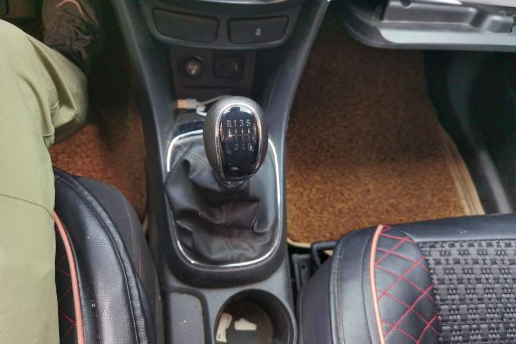 Used Buick Encore 2015 1.4T Manual Two-Wheel Drive Urban Advanced Model Gear Lever
