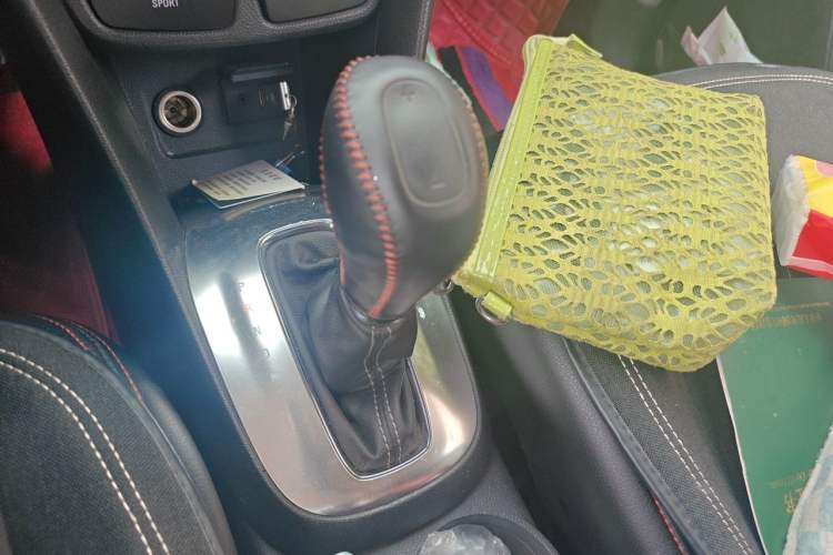 Used Buick Encore 2015 1.4T Automatic Two-Wheel Drive Urban Elite Version Gear Lever