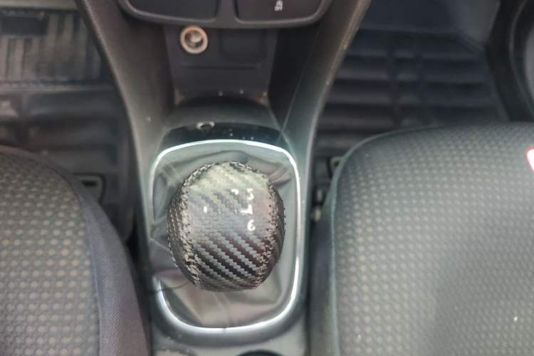 Used Buick Encore 2015 1.4T Manual Two-Wheel Drive Urban Advanced Model Gear Lever
