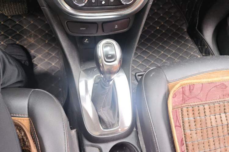Used Buick Encore 2015 1.4T Automatic Two-Wheel Drive Urban Leading Model Gear Lever