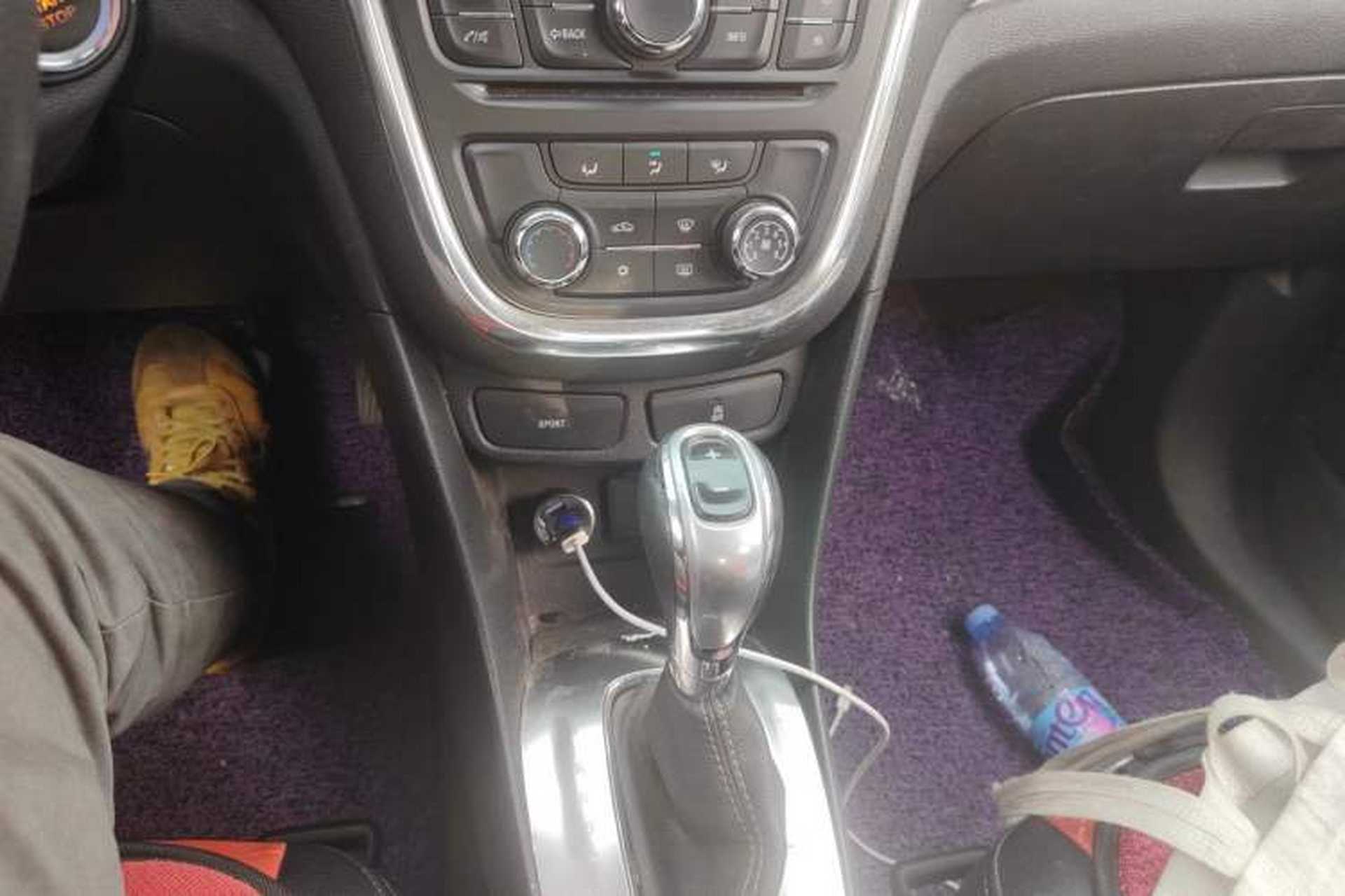 Used Buick Encore 2015 1.4T Automatic Two-Wheel Drive Urban Elite Version Gear Lever