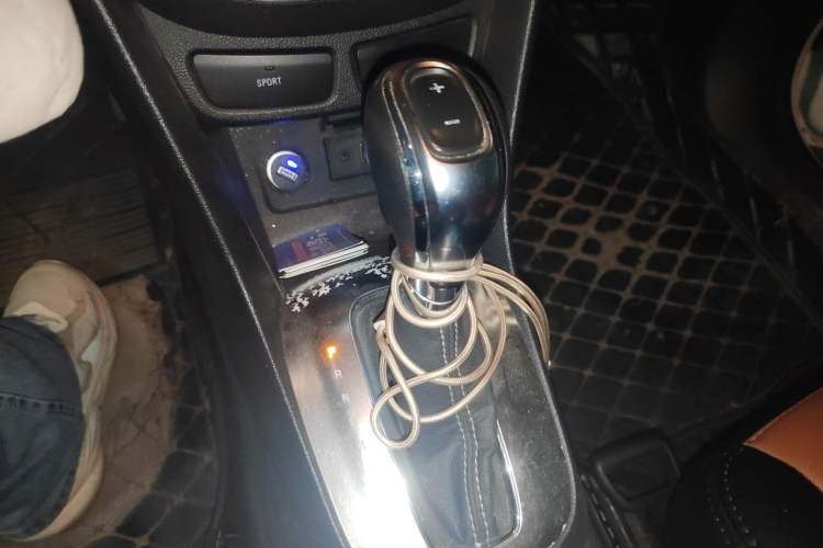 Used Buick Encore 2015 1.4T Automatic Two-Wheel Drive Urban Elite Version Gear Lever