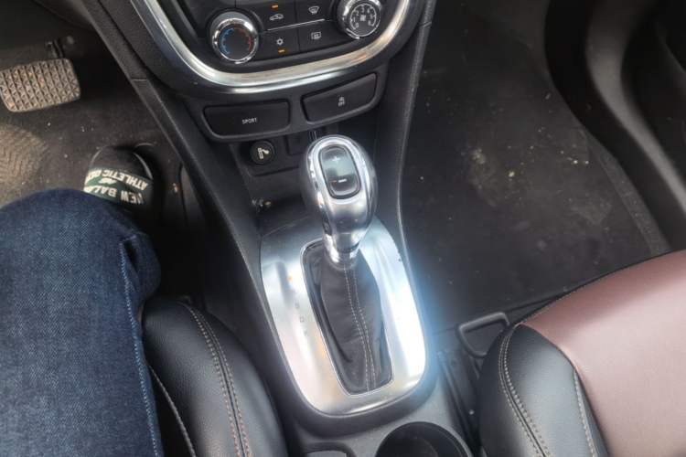 Used Buick Encore 2015 1.4T Automatic Two-Wheel Drive Urban Elite Version Gear Lever