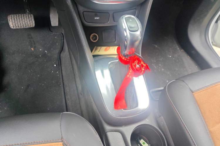 Used Buick Encore 2015 1.4T Automatic Two-Wheel Drive Urban Leading Model Gear Lever