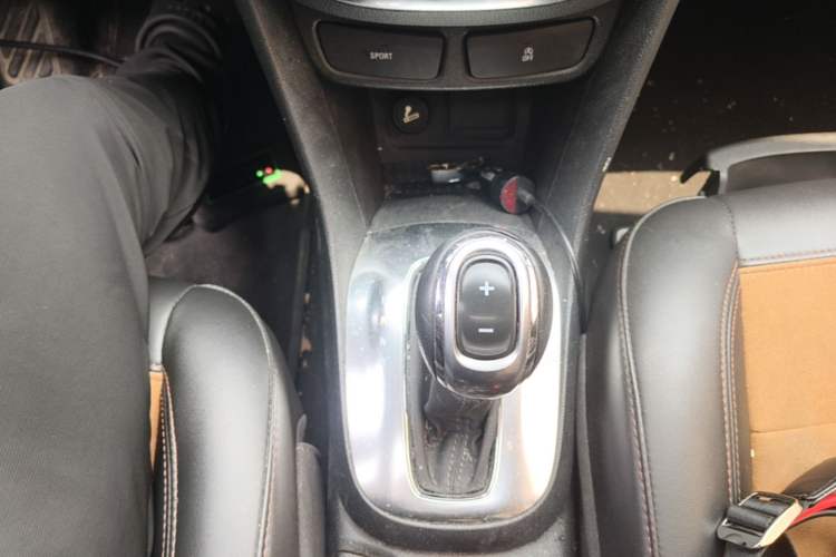 Used Buick Encore 2015 1.4T Automatic Two-Wheel Drive Urban Leading Model Gear Lever