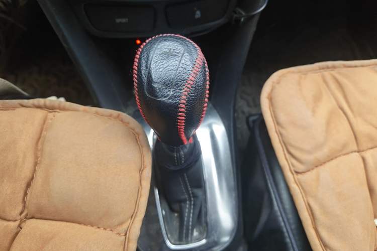 Used Buick Encore 2015 1.4T Automatic Two-Wheel Drive Urban Elite Version Gear Lever