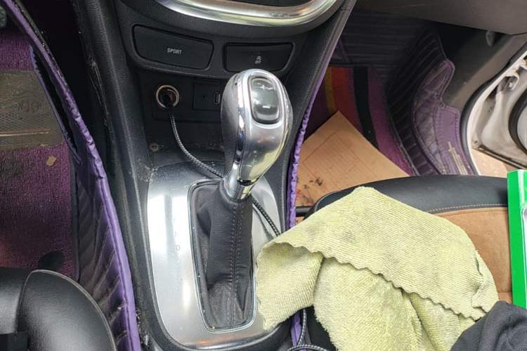 Used Buick Encore 2015 1.4T Automatic Two-Wheel Drive Urban Leading Model Gear Lever