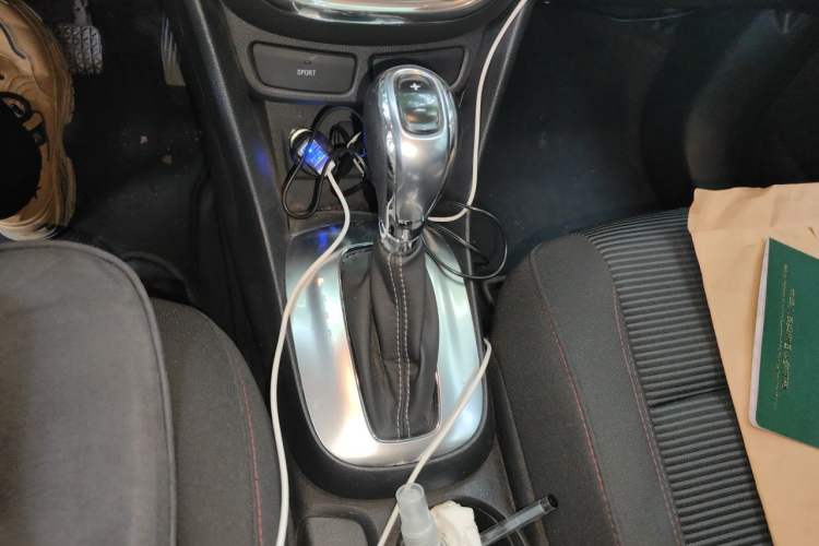 Used Buick Encore 2015 1.4T Automatic Two-Wheel Drive Urban Elite Version Gear Lever