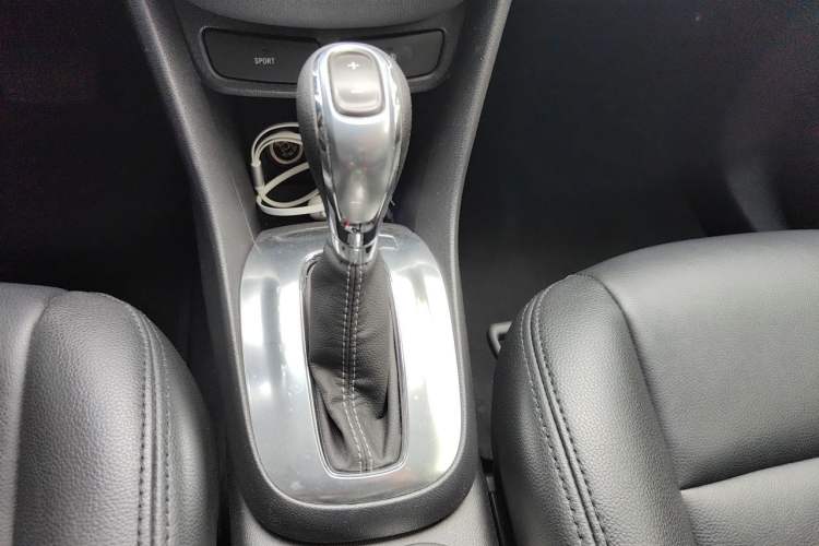 Used Buick Encore 2015 1.4T Automatic Two-Wheel Drive Urban Elite Version Gear Lever