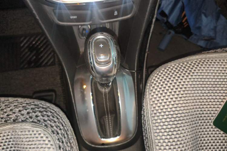 Used Buick Encore 2015 1.4T Automatic Two-Wheel Drive Urban Elite Version Gear Lever
