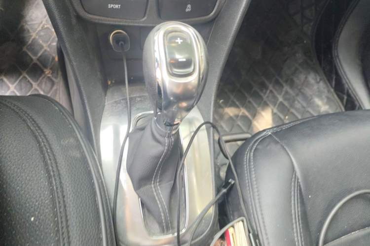 Used Buick Encore 2015 1.4T Automatic Two-Wheel Drive Urban Elite Version Gear Lever