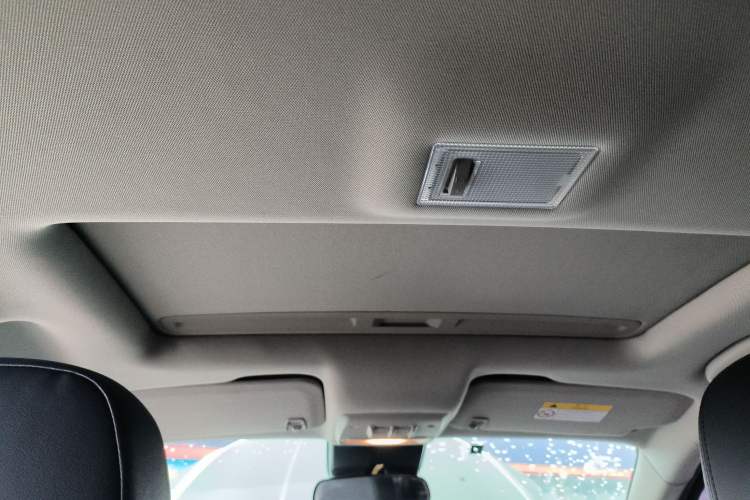 Used Buick Encore 2015 1.4T Automatic Two-Wheel Drive Urban Elite Version Headliner