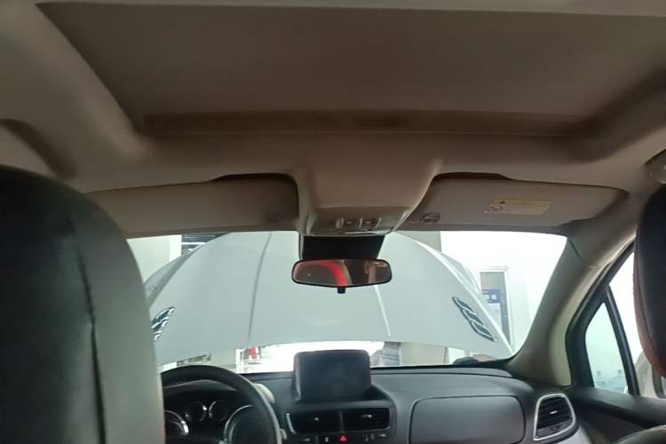 Used Buick Encore 2015 1.4T Automatic Two-Wheel Drive Urban Elite Version Headliner