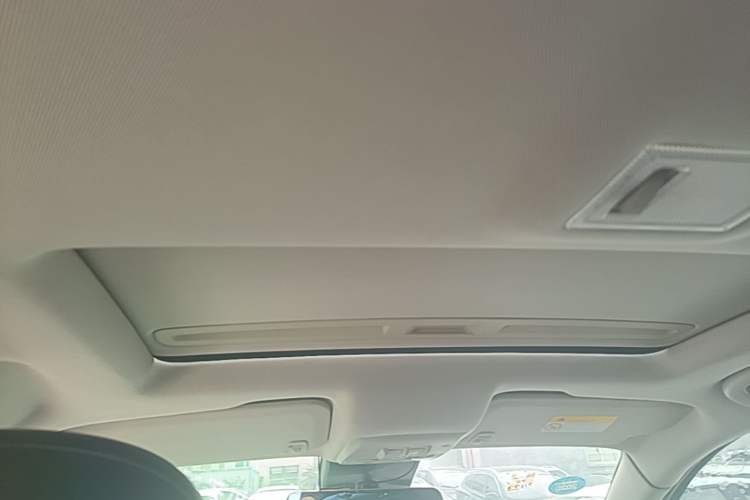 Used Buick Encore 2015 1.4T Automatic Two-Wheel Drive Urban Elite Version Headliner