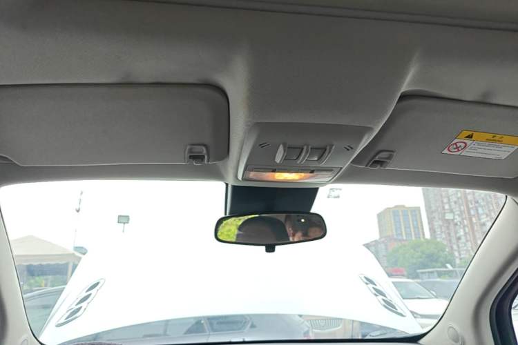Used Buick Encore 2015 1.4T Automatic Two-Wheel Drive Urban Elite Version Headliner