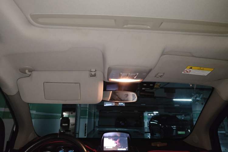 Used Buick Encore 2015 1.4T Automatic Two-Wheel Drive Urban Elite Version Headliner
