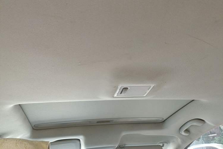 Used Buick Encore 2015 1.4T Automatic Two-Wheel Drive Urban Elite Version Headliner