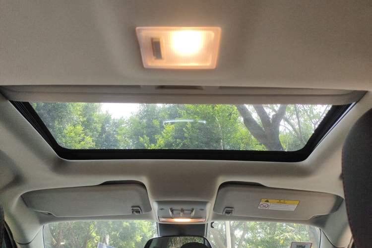 Used Buick Encore 2015 1.4T Automatic Two-Wheel Drive Urban Elite Version Headliner