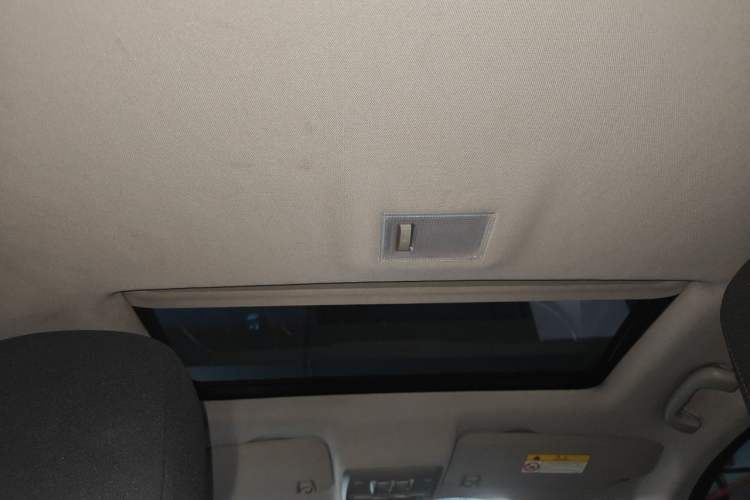 Used Buick Encore 2015 1.4T Automatic Two-Wheel Drive Urban Elite Version Headliner