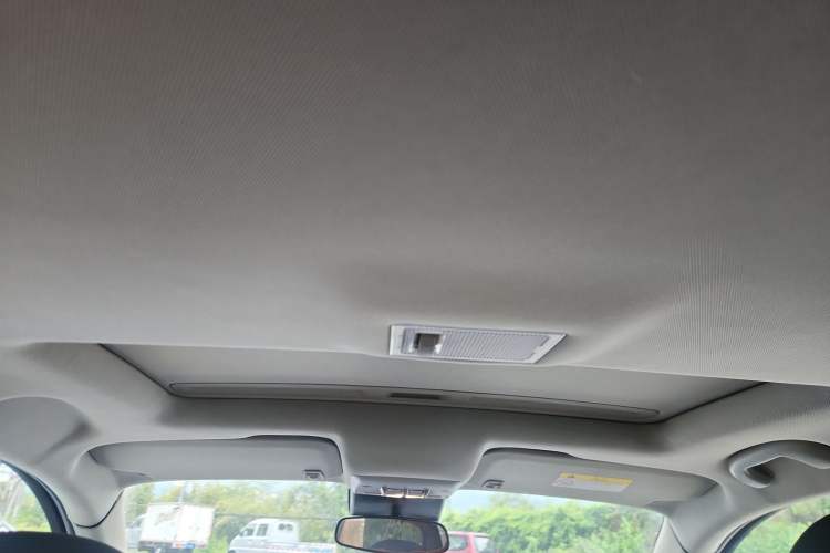 Used Buick Encore 2015 1.4T Automatic Two-Wheel Drive Urban Elite Version Headliner