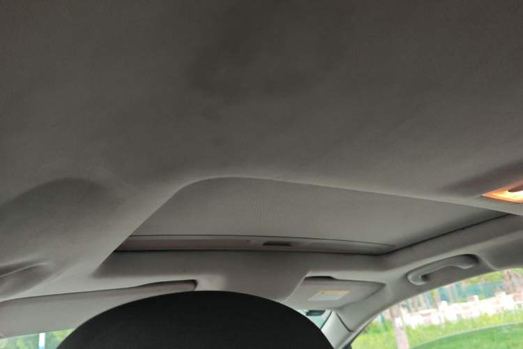 Used Buick Encore 2015 1.4T Automatic Two-Wheel Drive Urban Elite Version Headliner