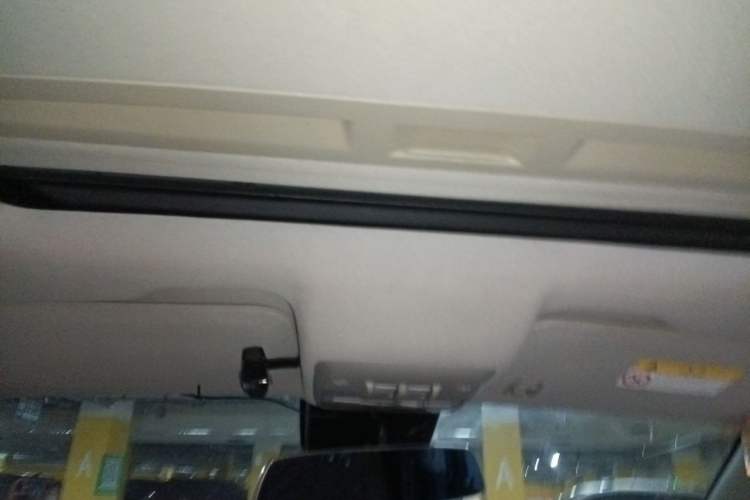 Used Buick Encore 2015 1.4T Automatic Two-Wheel Drive Urban Elite Version Headliner