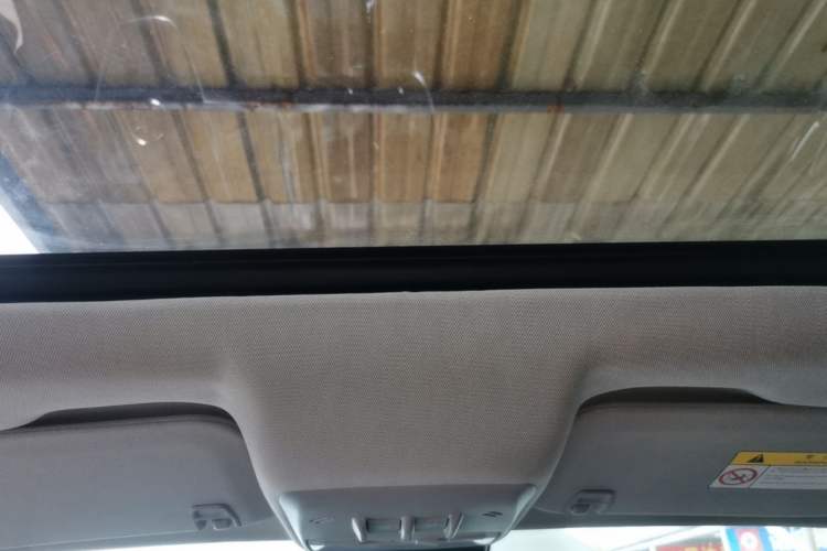 Used Buick Encore 2015 1.4T Automatic Two-Wheel Drive Urban Elite Version Headliner