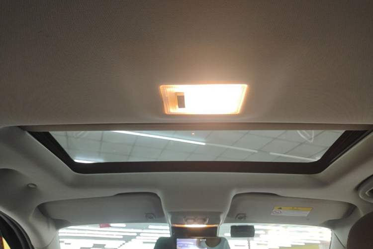 Used Buick Encore 2015 1.4T Automatic Two-Wheel Drive Urban Elite Version Headliner