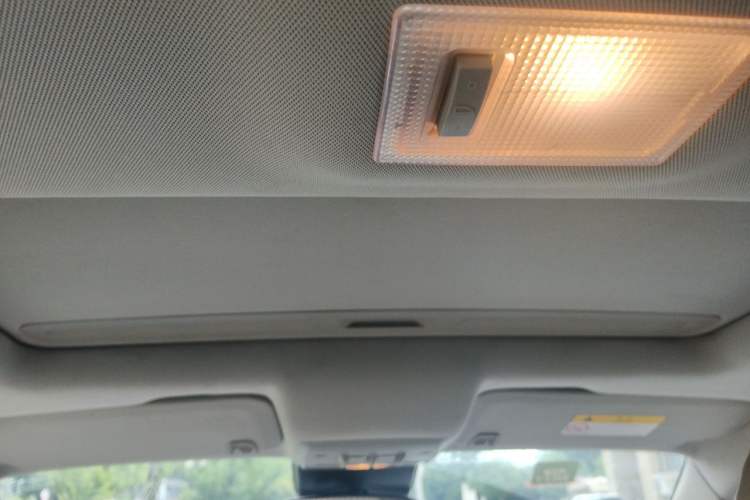 Used Buick Encore 2015 1.4T Automatic Two-Wheel Drive Urban Elite Version Headliner