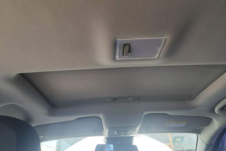 Used Buick Encore 2015 1.4T Automatic Two-Wheel Drive Urban Elite Version Headliner