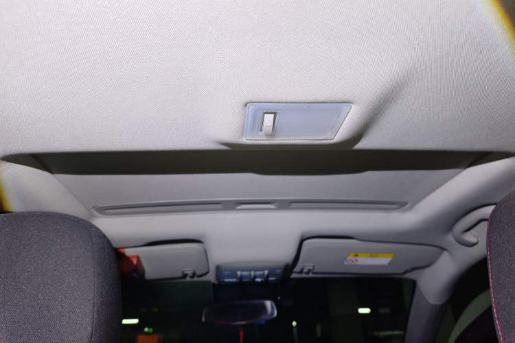 Used Buick Encore 2015 1.4T Automatic Two-Wheel Drive Urban Elite Version Headliner
