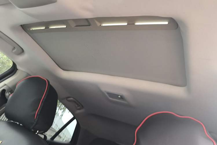 Used Buick Encore 2015 1.4T Automatic Two-Wheel Drive Urban Elite Version Headliner