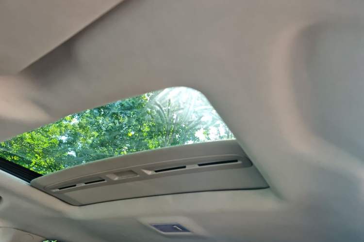 Used Buick Encore 2015 1.4T Automatic Two-Wheel Drive Urban Elite Version Headliner