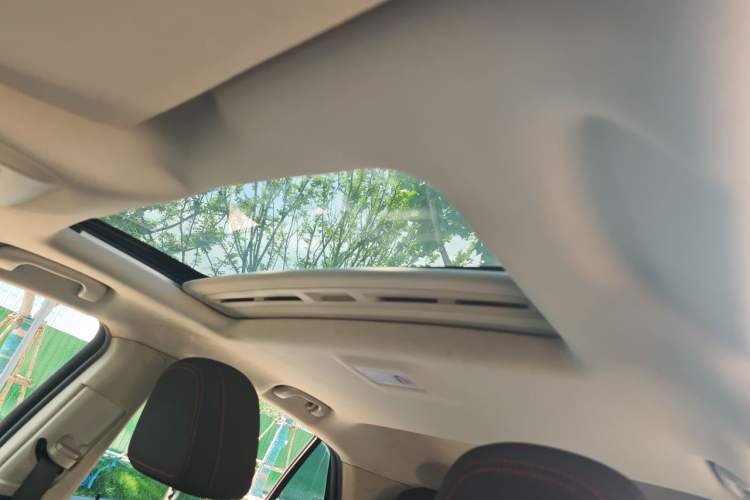 Used Buick Encore 2015 1.4T Automatic Two-Wheel Drive Urban Elite Version Headliner
