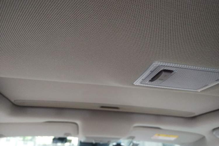 Used Buick Encore 2015 1.4T Automatic Two-Wheel Drive Urban Elite Version Headliner